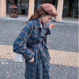 Trench Coupe-vent à carreaux élégant mi-long vêtement d'extérieur pour femmes avec ceinture printemps automne Style britannique lâche sur le genou bleu Trench Coat