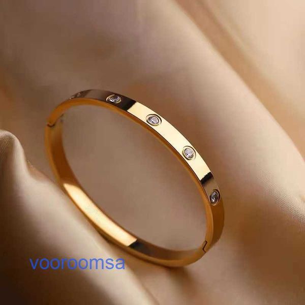 Tendance mode bijoux polyvalents bon joli bracelet en or pour pneus de voiture carte à la mode ensemble de maison ouverture en diamant à la mode et minimaliste pour femmes avec boîte d'origine