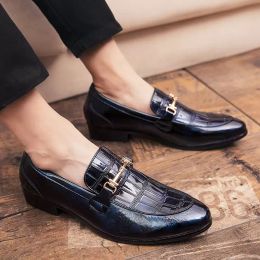 Tendance hommes chaussures décontractées bouton en métal motif Crocodile brillant luxe concepteur Oxford Mocassin robe chaussures de mariage