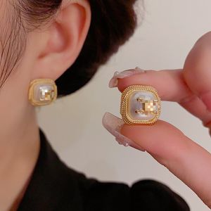 Tendance, tempérament, luxe, simplicité, boucles d'oreilles en métal, aiguille en argent S925, mode avancée, boucles d'oreilles de célébrités en ligne en gros.