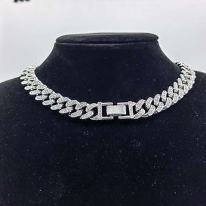 Hiphop tendance 13 mm Collier de diamant de chaîne cubaine plate pour les hommes