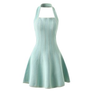Trendy designerjurk uit 2024, jarreteljurk met hangende hals, sexy korte rok zonder rug, gebreide jurk met grote zoom