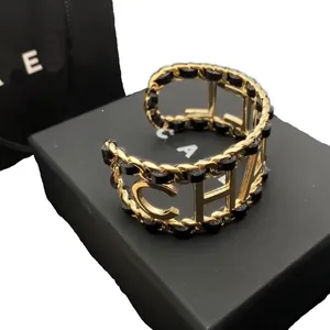 Diseñador de pulsera de moda para mujer joyería ahueca hacia fuera la pulsera de boda para hombre de gran tamaño adorno de moda brazalete al por mayor regalo fresco zh198 H4