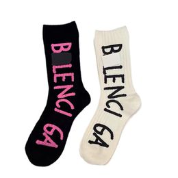 Trendy merk sokken spuitverf ontwerp graffiti letter sokken uitloper luxe katoenen sokken herfst en winter