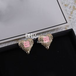 Pendientes de cristal de moda Gotas para los oídos Pendientes clásicos de corazón rosa cuelga Pendientes de diamantes de imitación brillantes con caja