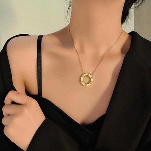 Collier de conception à la mode Nouveau luxe diamant classique et atmosphérique simple clavicule élégante avec chariot collier d'origine