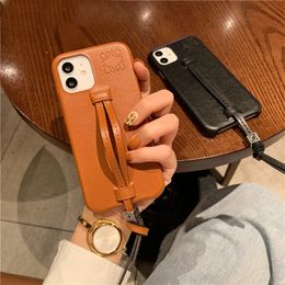 Trendy designer bruine telefoonhoesjes 15promax polsband modehoes voor iPhone 15 14pro 13 12 heren dames luxe lederen iPhone-hoesjes