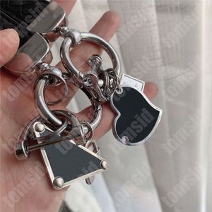 Designer à la mode porte-clés pour femmes hommes voiture porte-clés marque noir coeur en cuir porte-clés en acier inoxydable sac pendentif luxe porte-clés