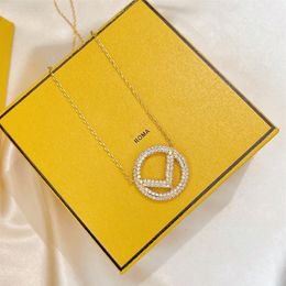 Diseñador de moda Collar F Diseñadores Collares Trébol Regalo para mujeres Marcas Joyería Amor Colgante Letra de oro Lujo Altamente Calidad280y