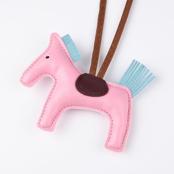 Llaveros de cuero de PU de diseñador de moda llavero de caballo de dibujos animados H Pony colgante decoración para bolso de mujer accesorios de encanto al por mayor