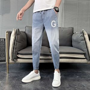 Jeans de gradiente de moda para hombres, pantalones pequeños de piernas pequeñas, pantalones recortados casuales de verano, leggings para hombres, guapo