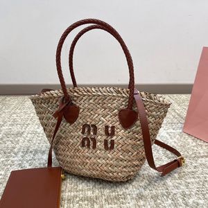 Sac à main à la mode pour sac de plage pour femmes sac de chapeau décontracté sac de créateur de femmes luxueuses herbe arme tissé sac de paille cros sac sous le bras de grande capacité sac tissé de grande capacité