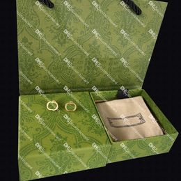 Pendientes de letras entrelazadas de moda Diseñador Gotas para los oídos con encanto dorado Fecha para damas Dangler lindo Sello de acero Studs Joyería con Box218d