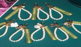 Llavero de llave de moda Luxury Designer Key Pending Buckle Classic Letter Fabric Pearls Cadena 4 Estilos de alta calidad Bolsa ORN6348015