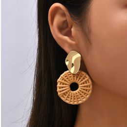 À la mode dames à la main tissé rond vigne rotin boucles d'oreilles pour les femmes bohême irrégulière couleur or métal balancent boucle d'oreille bijoux