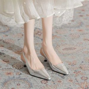 Trendy lage hak sandalen dames zomers lederen licht achterlucht enkele schoenen zilveren hoge slippers voor vrouwen 240228