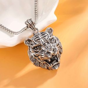 Collier pendentif tigre du zodiaque à la mode