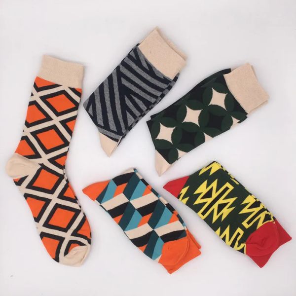 Chaussettes de skate de rue des chaussettes de rue Happy Multi-couleur chaussettes de chaussettes de chaussettes pour hommes multi-couleurs