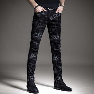 Trendy Men's Spring and Automne New Slim Fit Small Small Legs Jeans, Pantalon noir décontracté et à la mode imprimé pour hommes