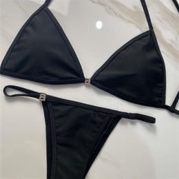 Trendy metalen ketting bikini set effen zwarte kleur brief badmode zomer strandkleding met tags voor dames Gift279i