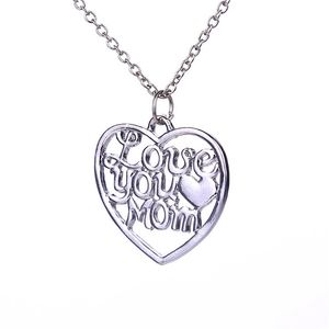 Tendance Fête des Mères Love You Maman Lettre Pendentifs Coeur Designer Collier Femme Sud-Américain Argent Plaqué Pendentif Alliage Colliers Bijoux Chokers Mère Cadeau