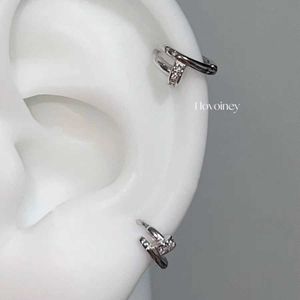 Boucles d'oreilles de style ongle tendance conception minimaliste et polyvalente avec des ongles incrustés en diamant boucle d'oreille sensorielle avec chariot en boucles d'oreilles originales