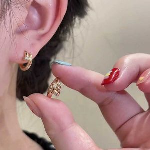 Boucles d'oreilles de style ongle à la mode