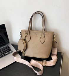 Sac à bandoulière tendance européen grande capacité pour femmes, fourre-tout multifonctionnel, fourre-tout deux pièces en relief, sacs de Shopping