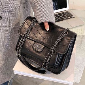 Trendy gewatteerde kleine schouder crossbody tassen voor vrouwen raken dames wintermerk trending keten handtassen portemonnees 220512