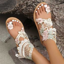 Sandales d'été à la mode en dentelle fleur, tongs à semelle plate pour femmes, chaussures de plage, talons 240228