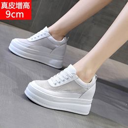 Tendance dimanche 2024 nouveau Songgao semelle épaisse intérieure surélevée chaussures pour femmes maille petites chaussures blanches chaussures de sport décontractées Y5TD #