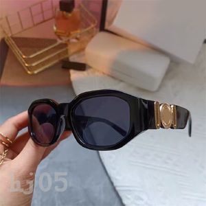 Lunettes de soleil design rétro lunettes de soleil de luxe pour femmes hommes noir cadre blanc métal plaqué or gafas de sol fête en plein air nuances hiphop lunettes PJ008 C23