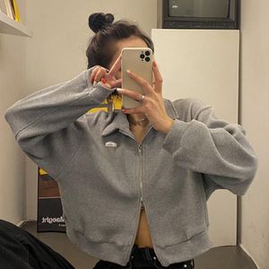 Femmes à la mode enrober en manteau à habillage de femmes douces manteau de gym