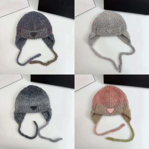 Triangle Bons de bonnet des chapeaux de créateur hiver en laine Bolie chaude bonnet pour femmes chapeau ajusté en cachemire Protection de l'oreille en plein air