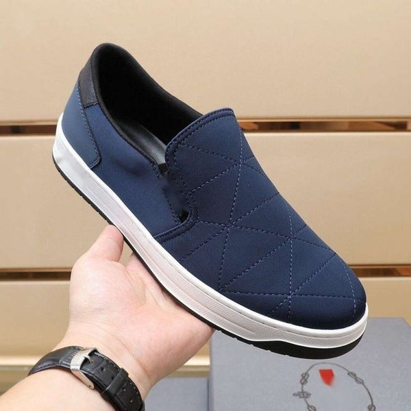 Triángulo Zapatos casuales Diseñador de alta calidad Moda de lujo Zapatos para hombre Zapatos de ajuste casual Zapatos de paso Color sólido Moda para hombre Amortiguador Grado ultraligero Transpirable