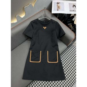 Triangle Dress Designer P Top Kwaliteit Luxe mode Basis Casual jurken Nieuwe ronde nekjurk Spring zomer Dual Pockets contrasterende kleur patchwork lederen logo