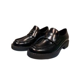 Mocassins à semelles épaisses avec logo triangulaire pour hommes, petites chaussures en cuir noir, style maison, talon épais, pédale, nouvelle collection 2023