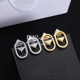 Boucles d'oreilles en métal triangle Trops d'oreilles luxe Golden en acier inoxydable Boucles d'oreilles Drop Studs avec boîte-cadeau