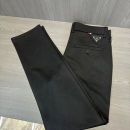 Pantalones de la etiqueta de cuero de metal triangular pantalones de pierna recta pantalones casuales simples para estudiantes pantalones largos recortados