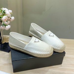 Driehoek plaque satijnen slip op espadrilles schoenen jute sole veer zijden loafers handgemaakte luxe ontwerpers schoen voor dames casual luxe lounge schoeisel met doos