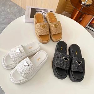 Triangle de haute qualité Slipper Fashion Raffias Man Designer Sandal Casual Shoe Plateforme Femme Summer Sandale Girl Paille tisser Flat Sliders Beach Slippers Gift