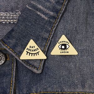 Triangle forme yeux broches broches géométrique or émail lettres Corsage Badge pour femmes sac à dos vêtements ornements