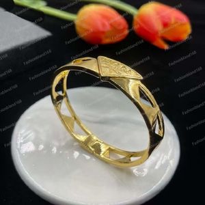 Bracelet en or de styliste en forme de Triangle pour femmes, nouveaux Bracelets réglables en laiton à la mode 2024