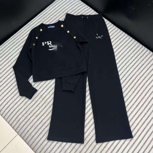 Triangle Sports Suit Designer PRA Top Quality P Luxury Fashion Classic Classic Confortation Tracksuit Automne / Hiver New Button Decoration Lettre de décoration