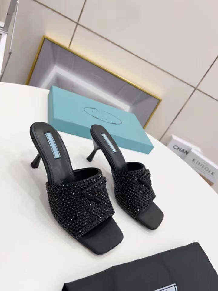 Triangle standard flat slippers 2022 new summer versatile Rhinestone Square Head one-line with Kitten Heel Sandals
