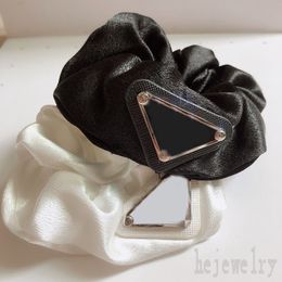 Driehoeken oversized Chouchou zwarte nylons garen mens haar stropdas make-up emaille stof geëmailleerde ontwerper satijnen vlechten geen pauze metalen elastiekjes voor meisjes ZB055 F23