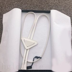 Driehoekige Bolo Ties Klassieke Designer Stropdassen Voor Vrouwen Formele Partij Bruiloft Leer Exquise Onderscheidende Trekkoord Luxe Stropdas Zwart Wit Verstelbare PJ046 C23