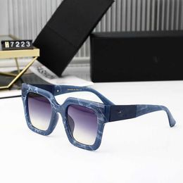 Lettre P triangulaire Lunettes de soleil design Nouvelle boîte Hommes et femmes Fashion Wide Leg Premium Sense Lunettes Cool