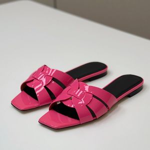 Eerbetoon Geweven gekruiste sandalen Pantoffels Slippers met hak Platte hakken Vierkante schoenen met open neus Luxe damesontwerpers Buitenzool van lakleer Vrijetijdsschoenen fabrieksschoeisel