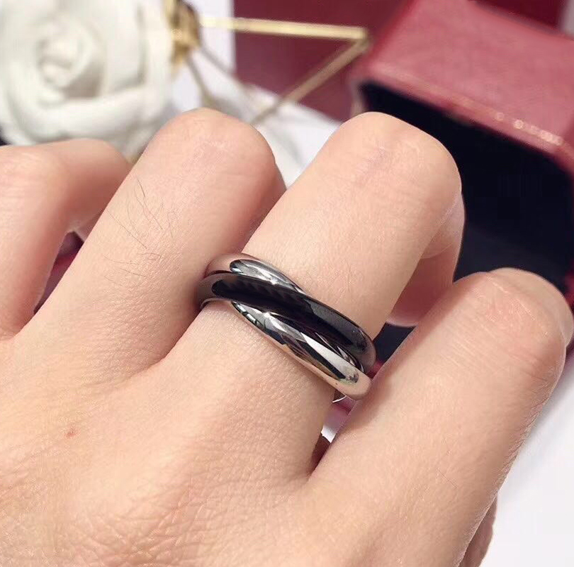 trinity ring berlocker för kvinna designer Storlek 5-11 för man Cross Couple T0P kvalitet Guldpläterad 18K högsta diskkvalitet klassisk stil smycken premium presenter 002